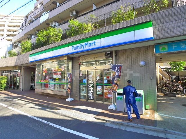 コンビニ　ファミリーマート/東向島五丁目店（コンビニ）まで120m