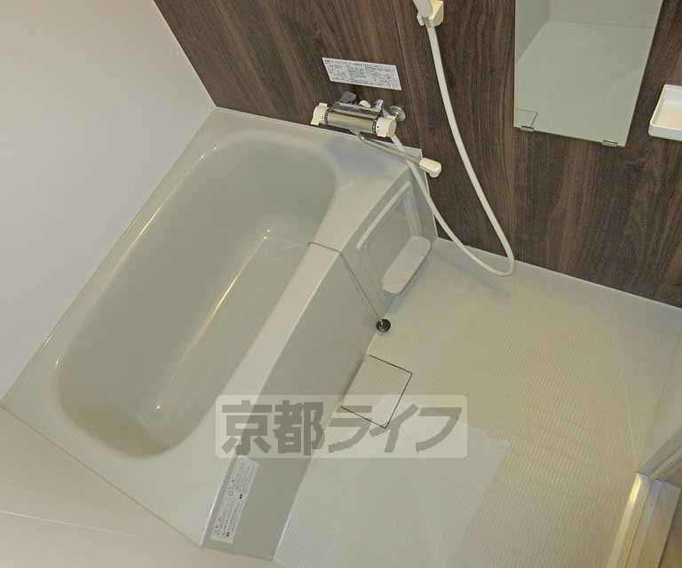 バス・シャワールーム　落ち着いた雰囲気の浴室です