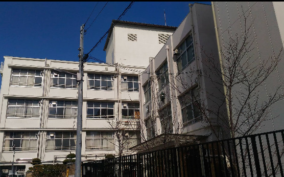 中学校　大阪市立東三国中学校（中学校）まで463m