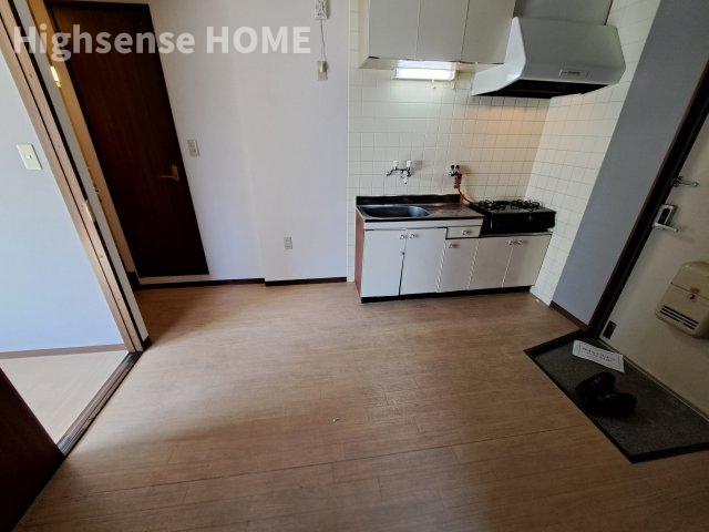 居室・リビング　こちらの居間で趣味の時間をお楽しみください