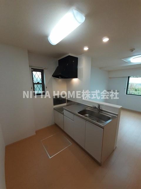 キッチン　横に小窓がついているカウンターキッチン★