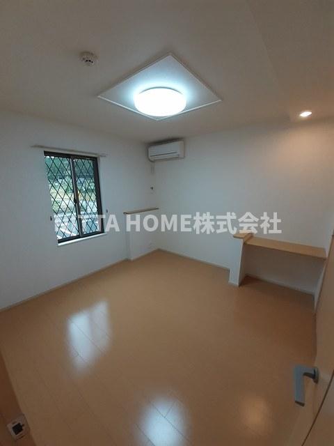 その他部屋・スペース　６帖の洋室です＊