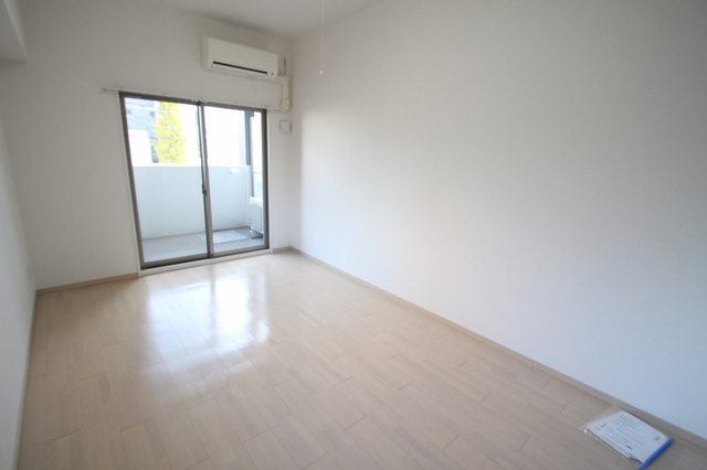 居室・リビング　※別室の参考写真です。