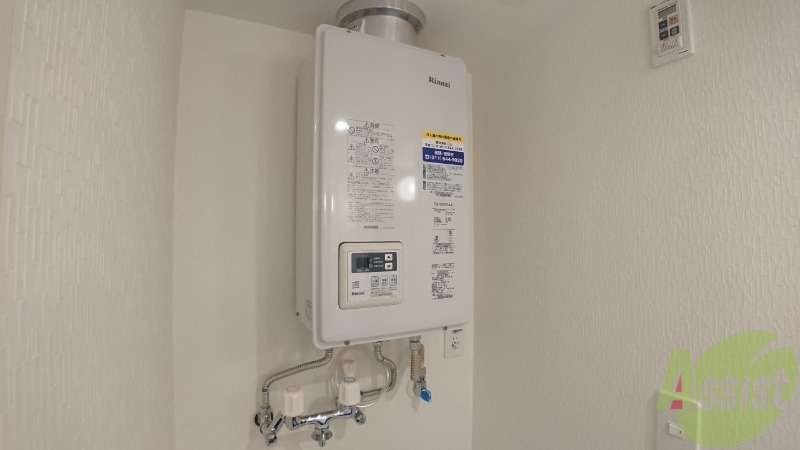 その他設備　給湯器は簡単操作で温度調整ができますよ。