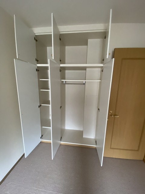 収納　大事な洋服がシワになりませんね。