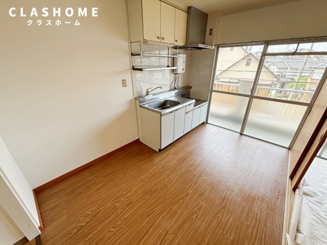 居室・リビング　同物件の別部屋になります。