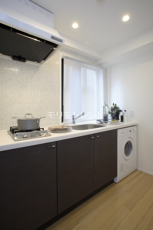 キッチン　室内参考写真（Ｄタイプ・モデルルーム）