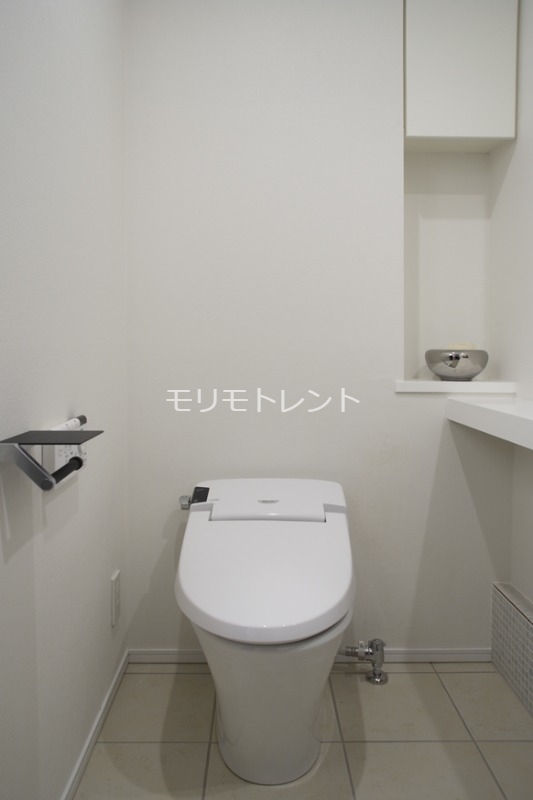 トイレ　室内参考写真（Ｄタイプ・モデルルーム）