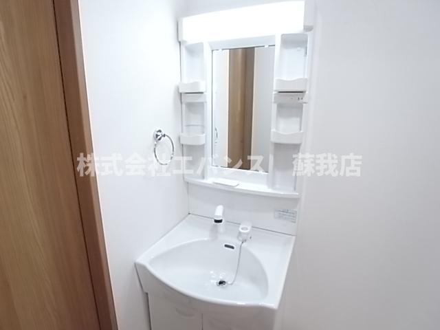 洗面設備　独立洗面台あり、毎朝おしゃれに忙しい女性の方におすすめです