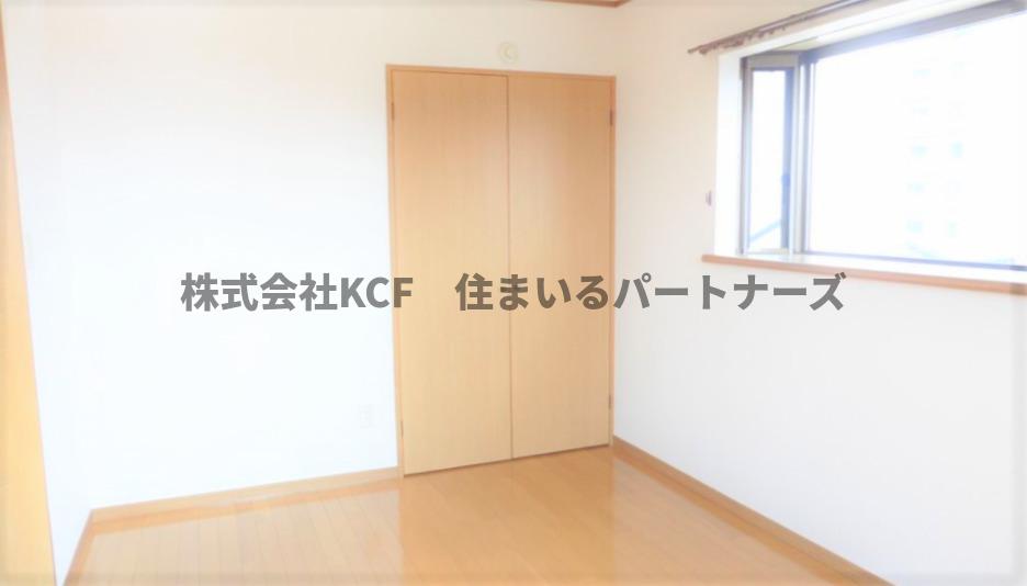 その他部屋・スペース　落ち着いた色調の寝室です