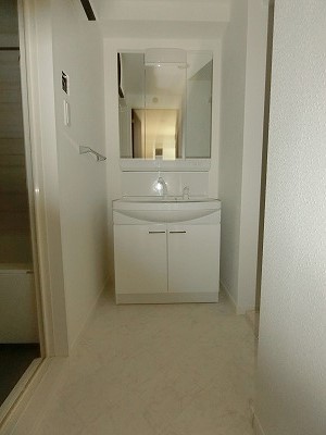 洗面設備　２０１号建築中の写真です。モデルルーム完成！内覧できます。ご