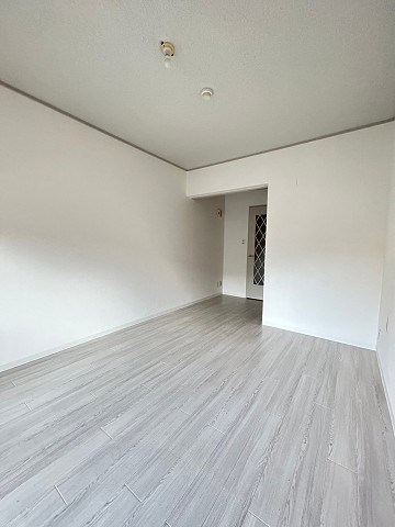 その他部屋・スペース　落ち着いた色調の寝室です