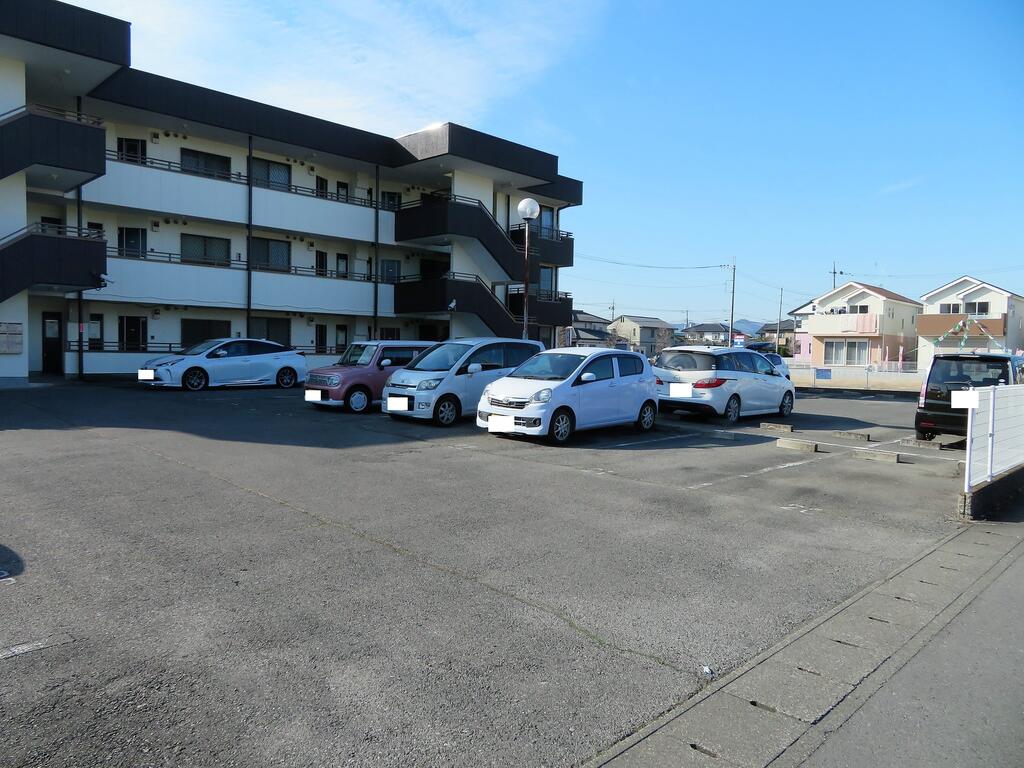 駐車場　広々とした駐車場です。