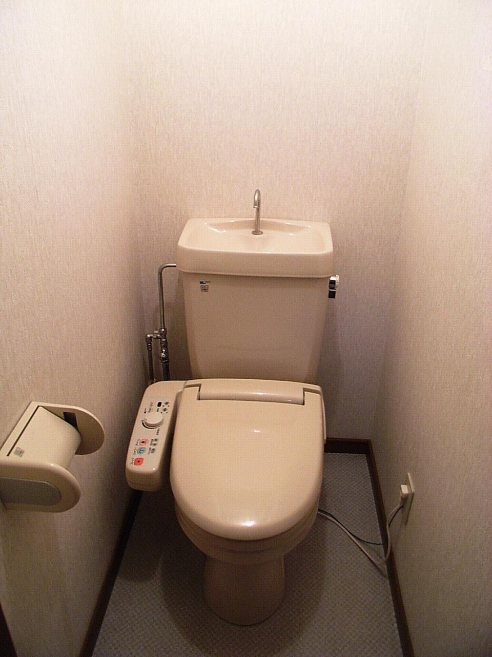 トイレ　暖房便座ウォシュレットトイレ。