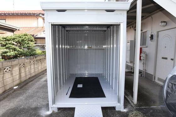 その他共有部分　物置型バイク置場（倉庫利用可）月額１．５万円