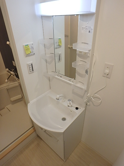 洗面設備　忙しい朝に嬉しいサイズの洗面台ですね