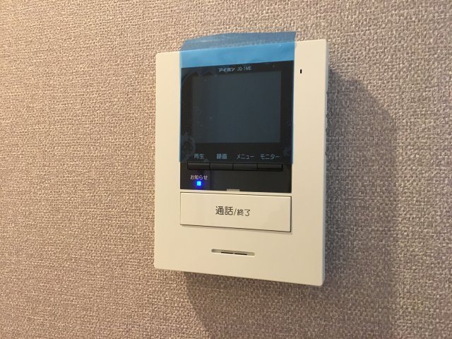 セキュリティ　モニター付インターホンで来訪者を確認でき安心です♪