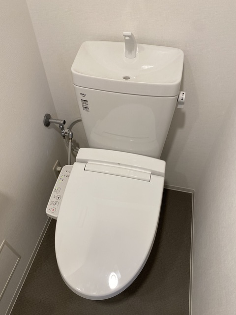 トイレ　もちろんシャワートイレ完備