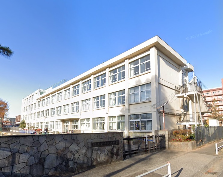 小学校　羽村市立栄小学校（小学校）まで935m