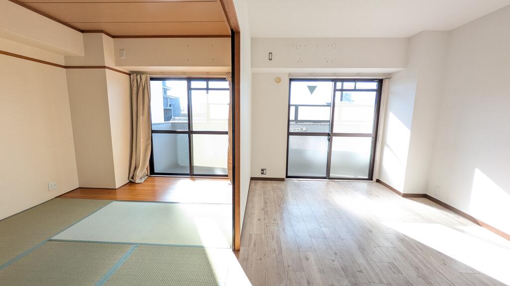 ロザーンジュ堀川の居間写真