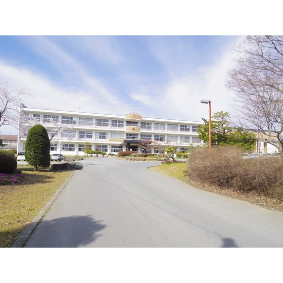 中学校　須坂市立相森中学校（中学校）まで654m