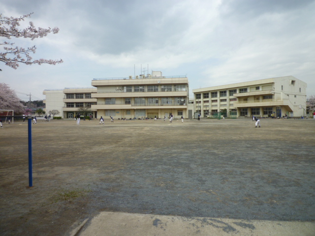小学校　町田市立成瀬小学校（小学校）まで1102m