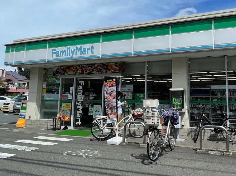 コンビニ　ファミリーマート練馬石神井町店（コンビニ）まで178m