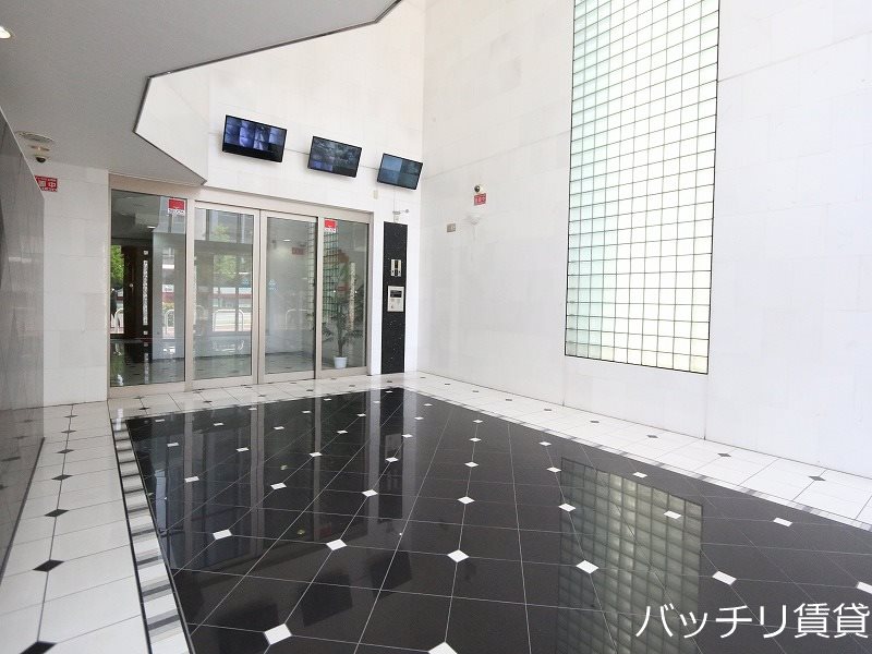 玄関　※室内写真等は同型タイプの為、現状優先となります。