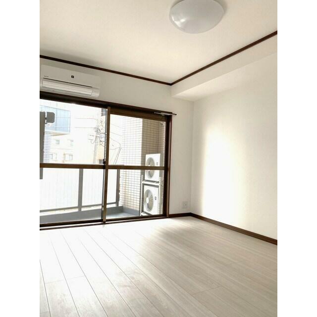 バルコニー　明るい東向き洋室