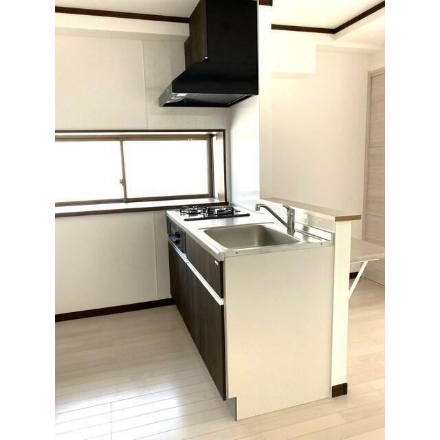 キッチン　解放感のある出窓