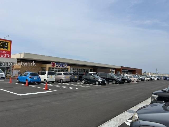 スーパー　ウオロク空港通店（スーパー）まで622m