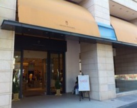 ショッピングセンター　ユナイテッドアローズ原宿本店ウィメンズ館（ショッピングセンター）まで650m