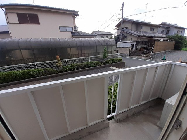 バルコニー　外からの目が気にならないバルコニーで洗濯物が干せます