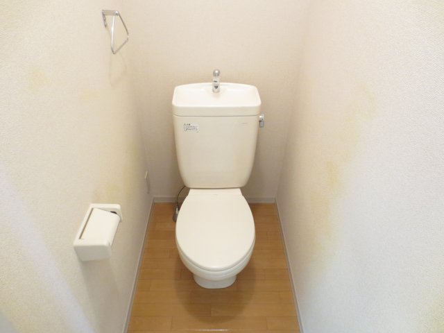トイレ　別号室の参考写真です。