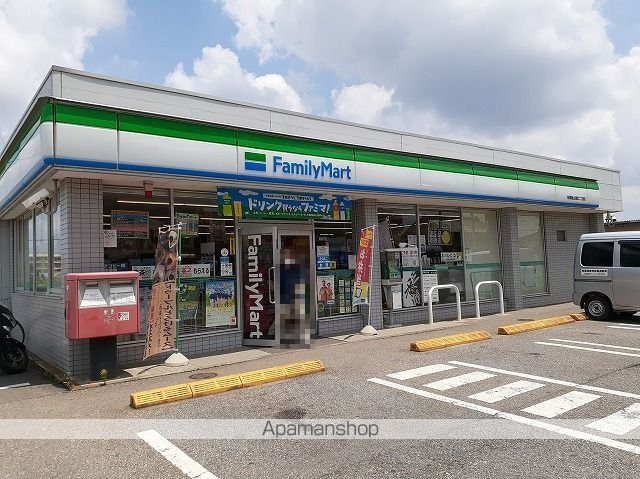 コンビニ　ファミリーマート（コンビニ）まで450m