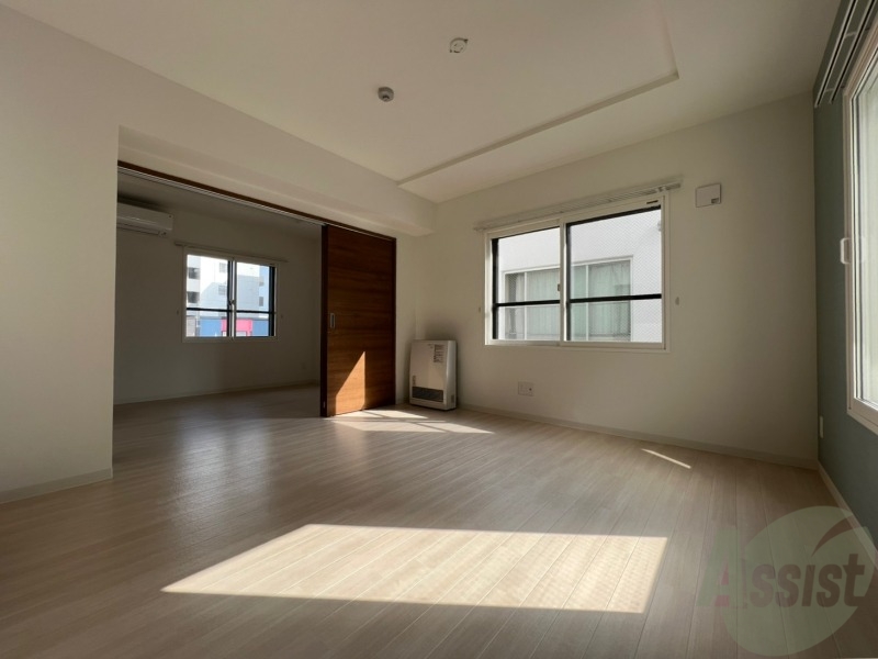 居室・リビング　広くてキレイなお部屋が広がっていて、充実した生活が送れそう。