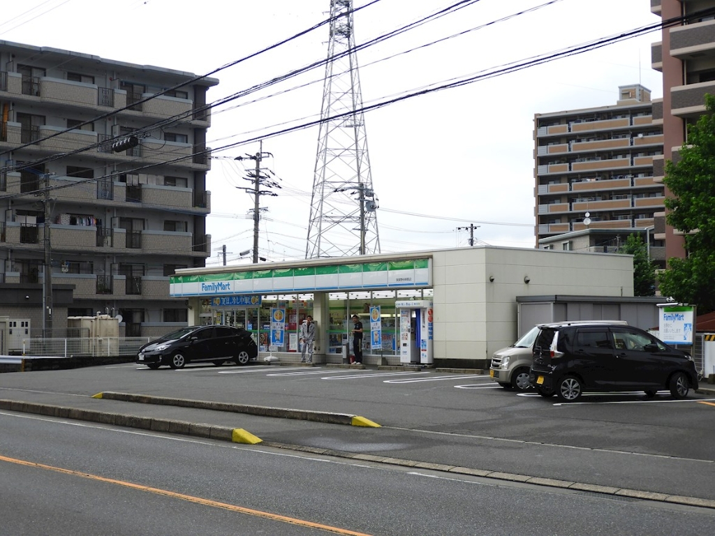 コンビニ　ファミリーマート 筑紫野俗明院店（コンビニ）まで221m