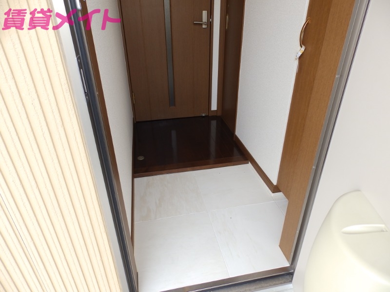 玄関　同物件の別号室のお写真です