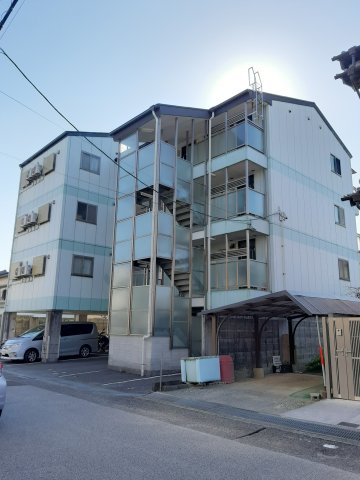 建物外観　現況が相違する場合は現況を優先致します。