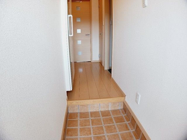 玄関　同タイプのお部屋