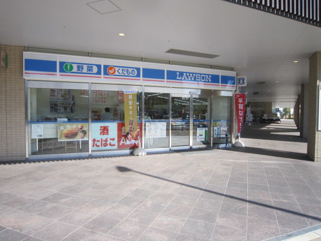 コンビニ　ローソン長津田駅前店（コンビニ）まで464m
