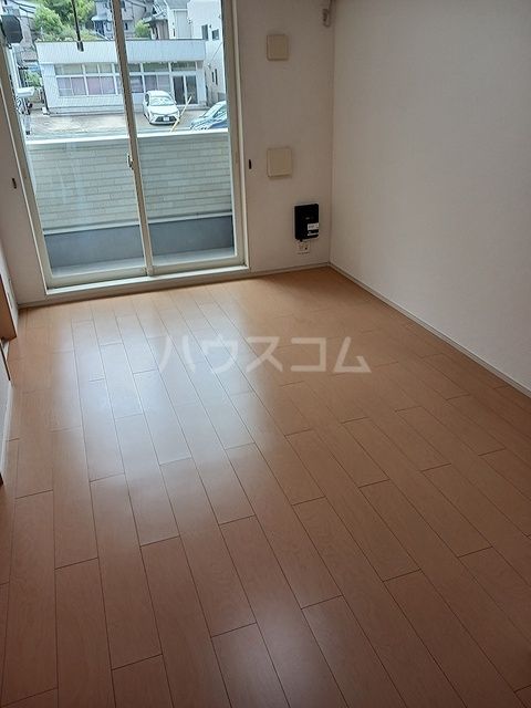 パーシモンIIの居間写真