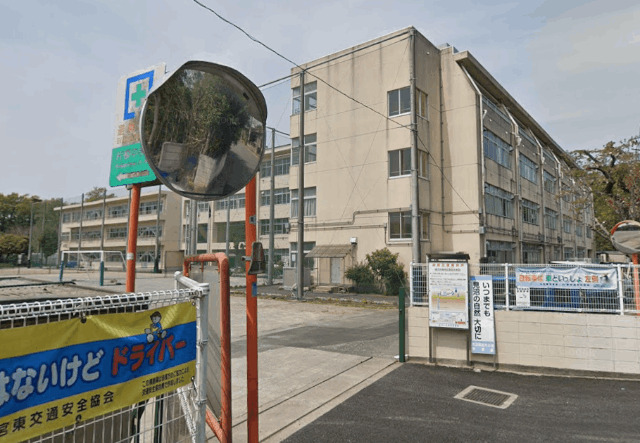 中学校　さいたま市立片柳中学校（中学校）まで1663m
