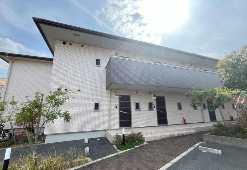 建物外観　モニター付きインターホンで安心です♪