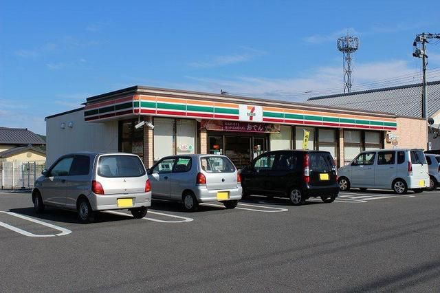 コンビニ　セブンイレブン（コンビニ）まで800m