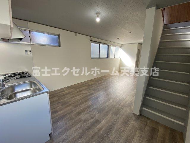 東住吉区照ヶ丘矢田2丁目貸テラスの居間写真