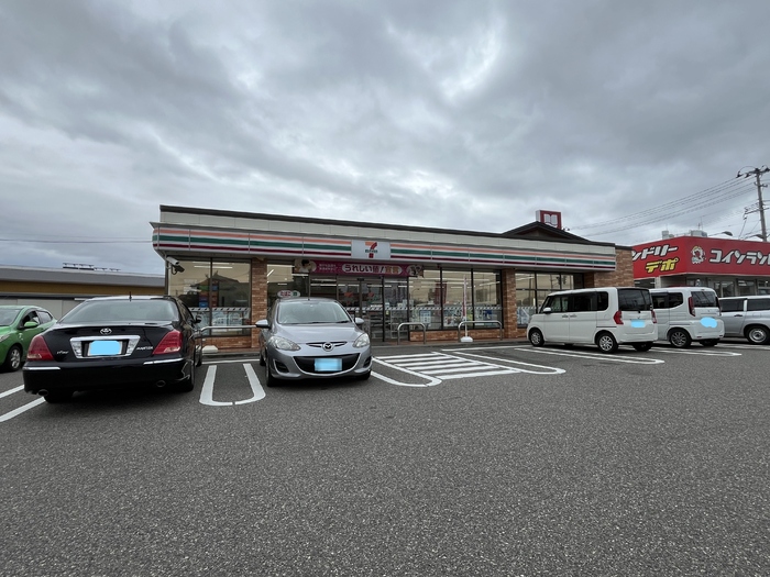 コンビニ　セブンイレブン新潟本馬越店（コンビニ）まで344m