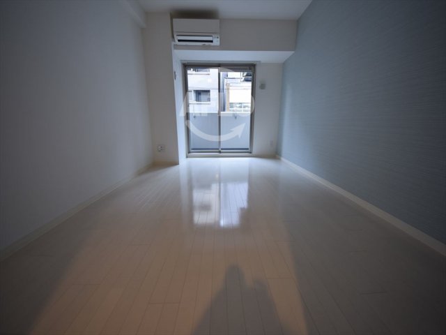 フロンティアコート堺筋本町の居間写真