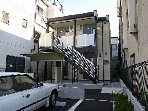 【レオパレスミレイユ本町の建物外観】