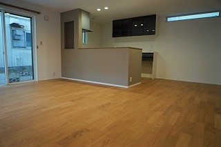 荻窪3丁目戸建 耐震等級3の居間写真